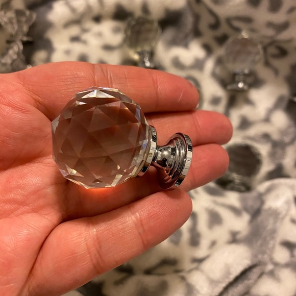 Krystal knobs
